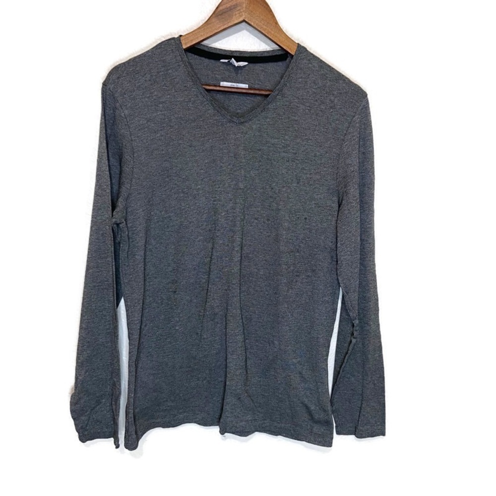 Calvin Klein women’s v-neck Med slim fit top